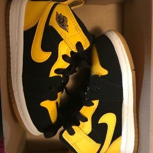 Nike/Jordan High Top Sneakers